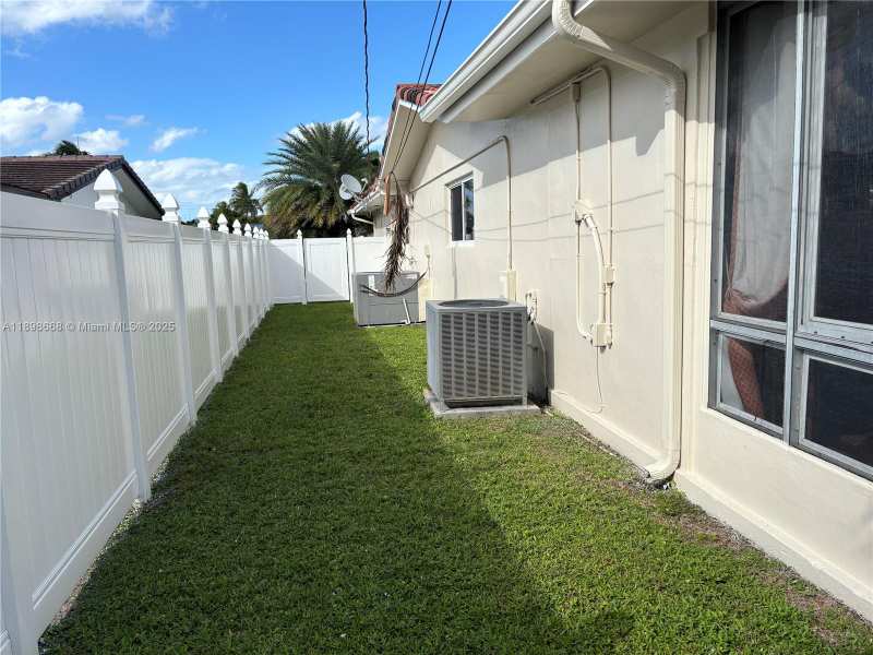 4812 Van Buren St, Hollywood FL 33021