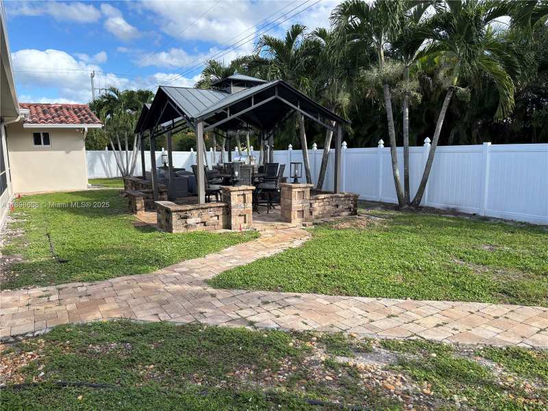 4812 Van Buren St, Hollywood FL 33021