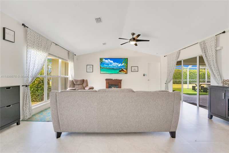 15300 SW 164th St, Miami FL 33187