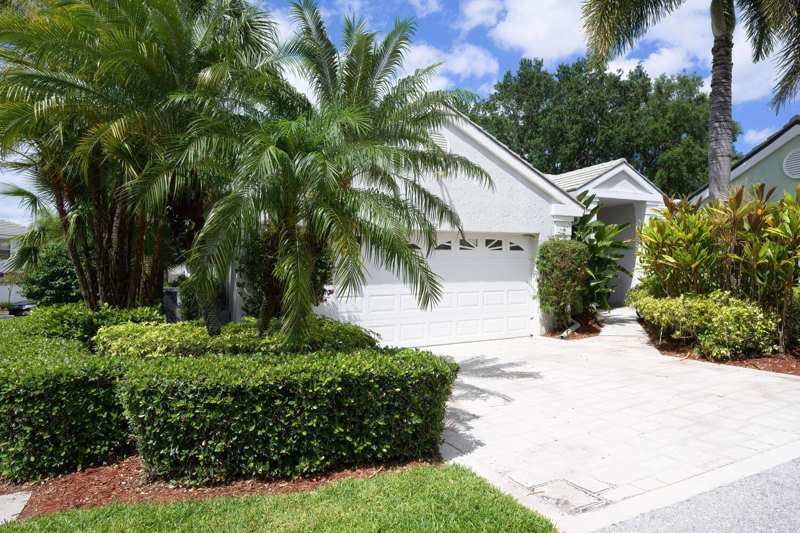 32 Admirals Court, Palm Beach Gardens FL 33418
