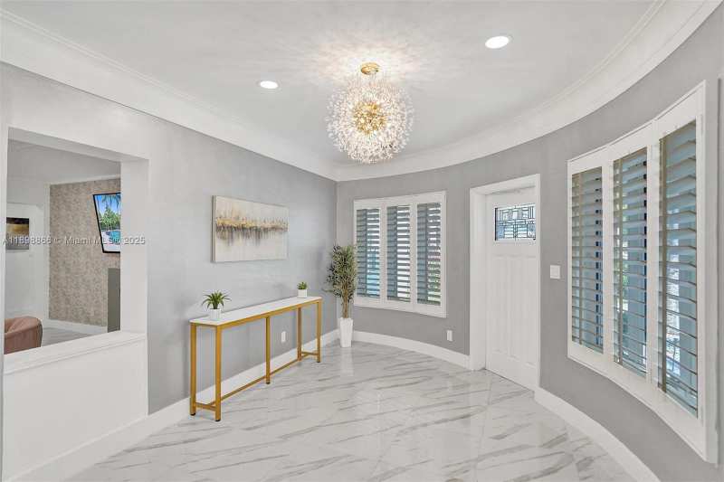 725 Harrison St, Hollywood FL 33019