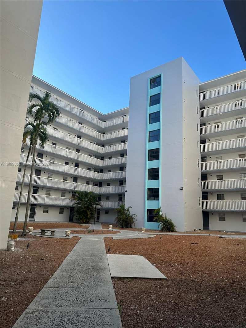 15600 NW 7th Ave # 204, Miami FL 33169