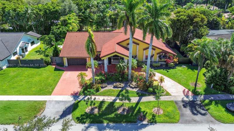 7720 SW 176th St, Palmetto Bay FL 33157