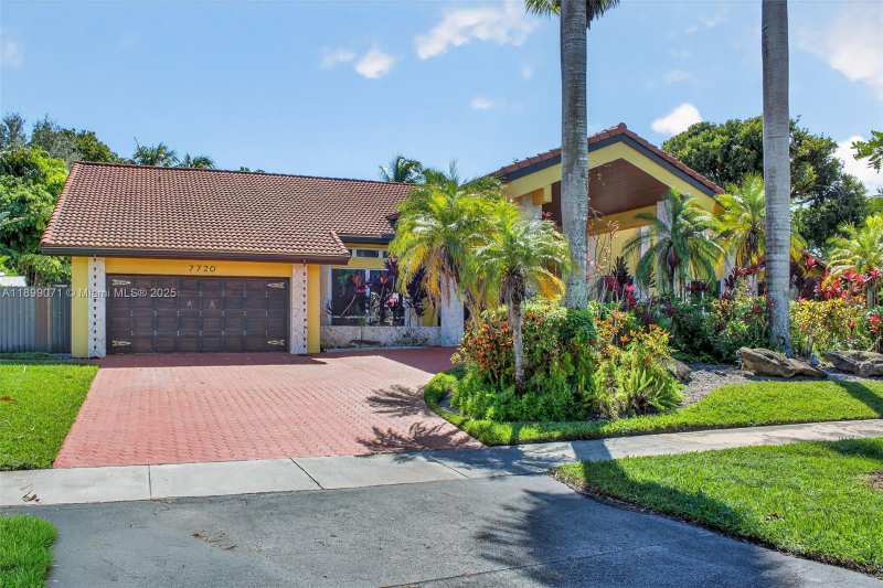 7720 SW 176th St, Palmetto Bay FL 33157