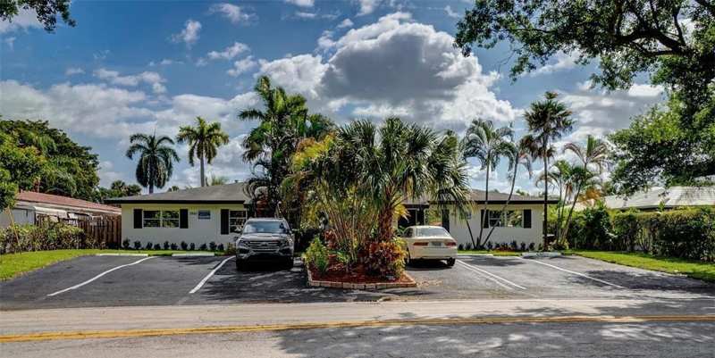 3860 NE 23rd Avenue, Lighthouse Point FL 33064