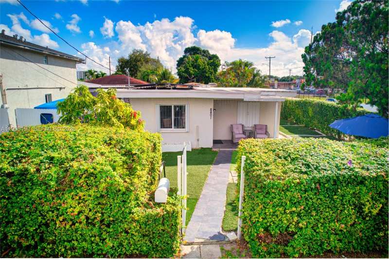 8401 NW 24th Pl, Miami FL 33147