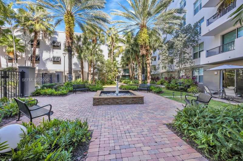 2421 NE 65th St # 211, Fort Lauderdale FL 33308