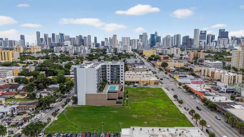 1110 NW 1 ST # 712, Miami FL 33128