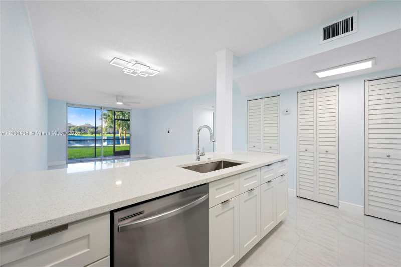 7900 NW 50th St # 104, Lauderhill FL 33351