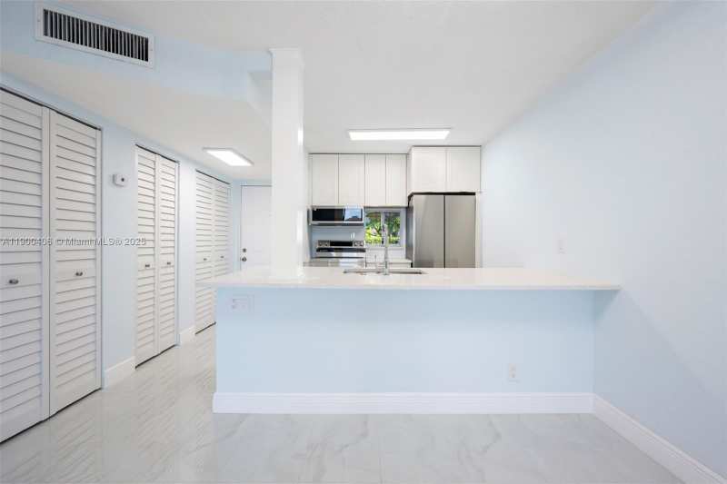 7900 NW 50th St # 104, Lauderhill FL 33351