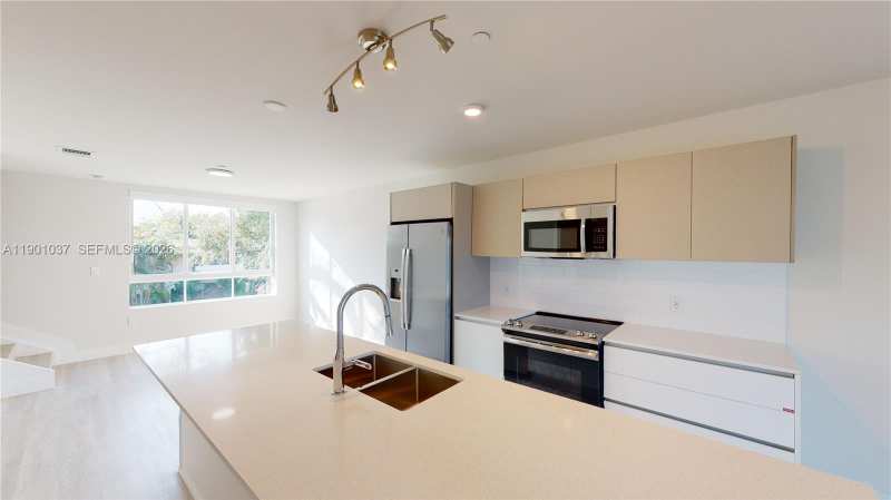 2555 NE 193rd St # 2224, Miami FL 33180