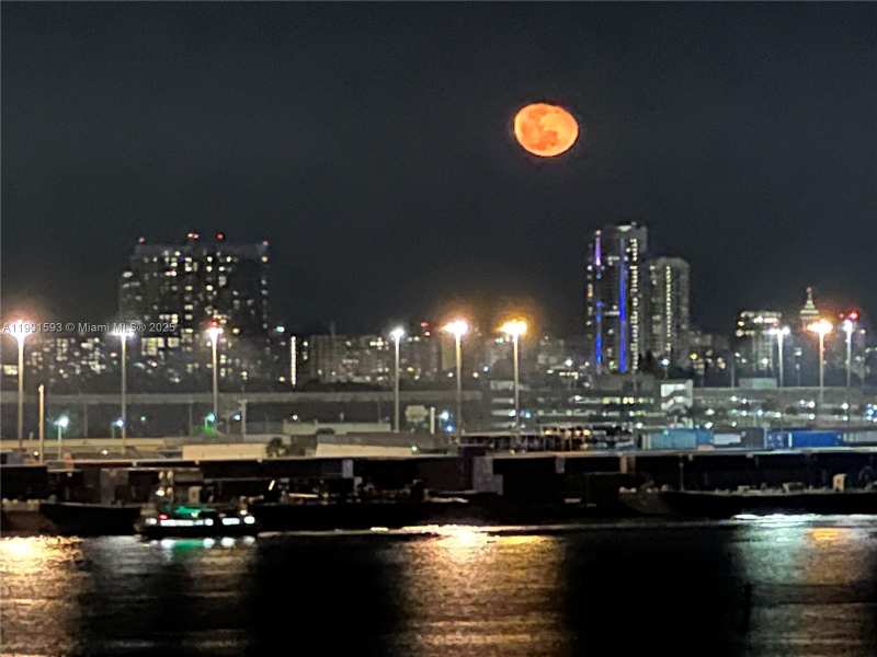 520 Brickell Key Dr # A900, Miami FL 33131