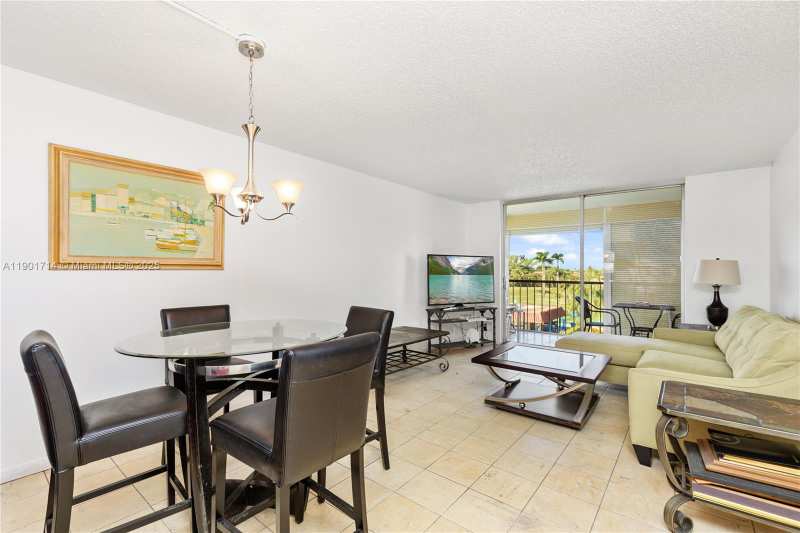 8900 Washington Blvd # 404, Pembroke Pines FL 33025