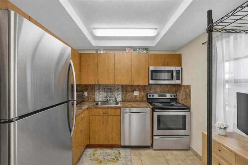1015 Country Club Drive # 203, Margate FL 33063