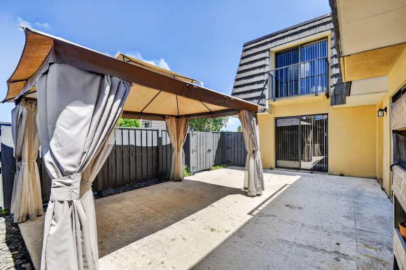 2409 24th Way, West Palm Beach FL 33407