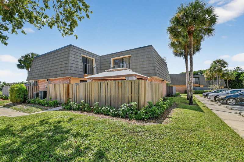 2409 24th Way, West Palm Beach FL 33407