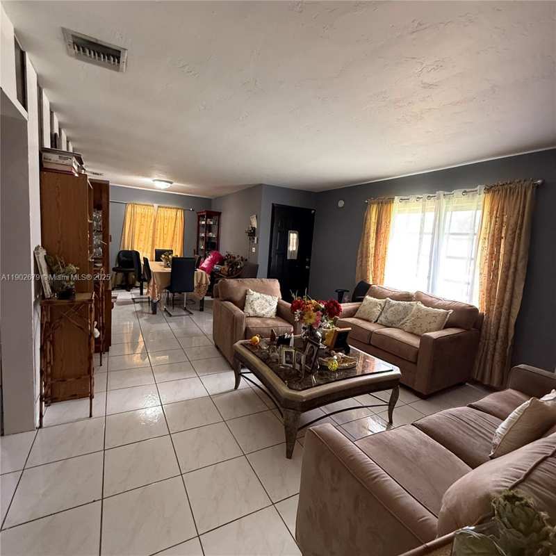 20730 NE Miami Ct, Miami Gardens FL 33179