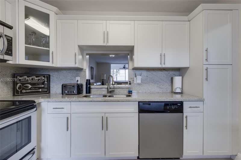 420 NE 12th Ave # 208, Hallandale Beach FL 33009