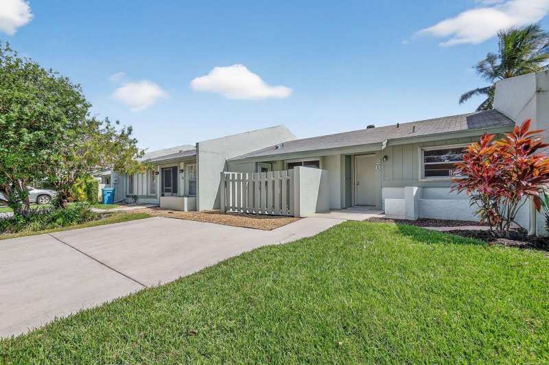 20 Camden Lane, Boynton Beach FL 33426