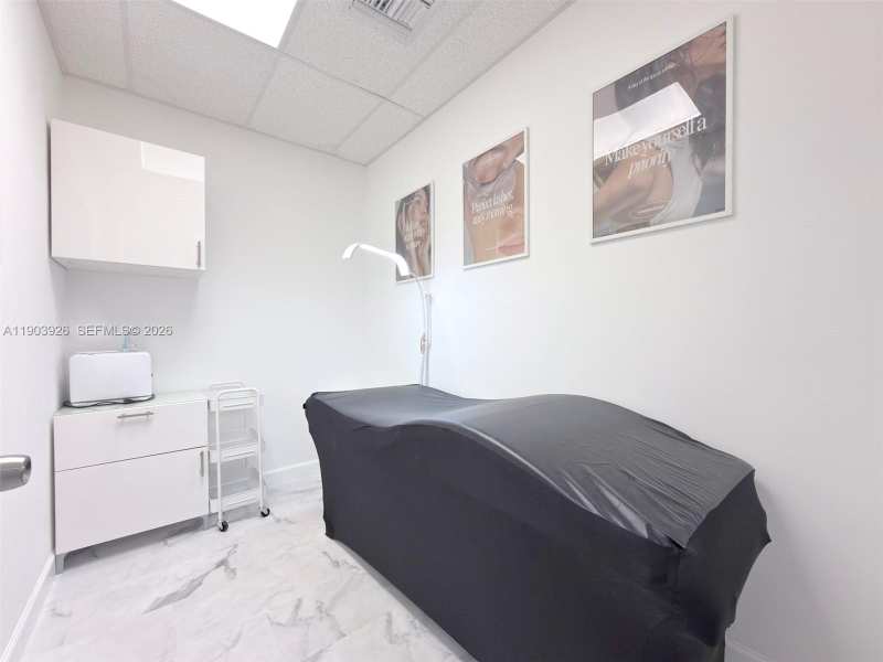 218 Commercial Blvd # 108, Lauderdale By The Sea FL 33308