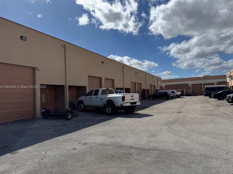 2450 W 82nd St # 303, Hialeah FL 33016