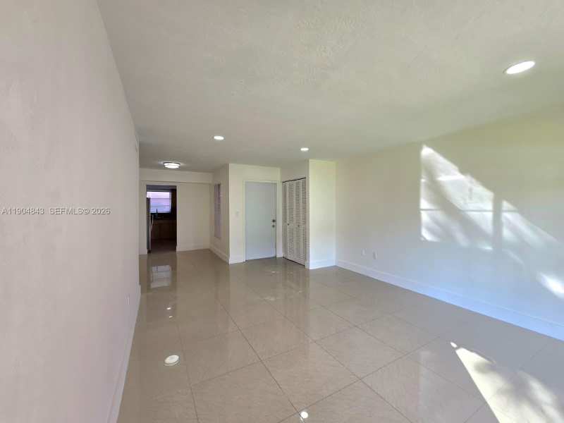 7520 SW 82nd St # G118, Miami FL 33143
