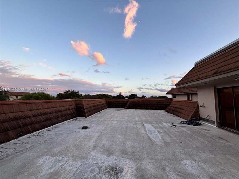 461 Ives Dairy Rd # 2, Miami FL 33179