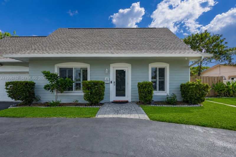 1690 NE 25th Ave, Pompano Beach FL 33062