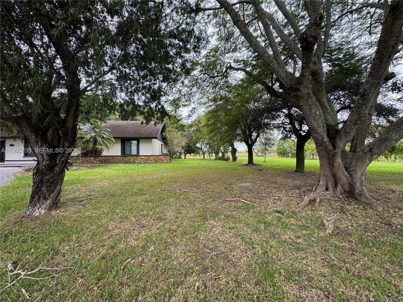 18750 SW 207th Ave, Miami FL 33187