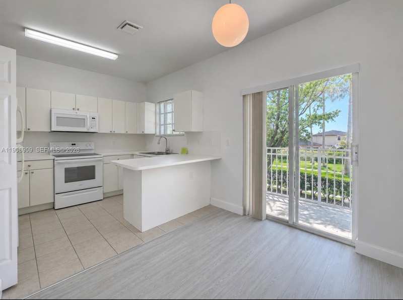 2590 NE 3rd Dr # 203, Homestead FL 33033