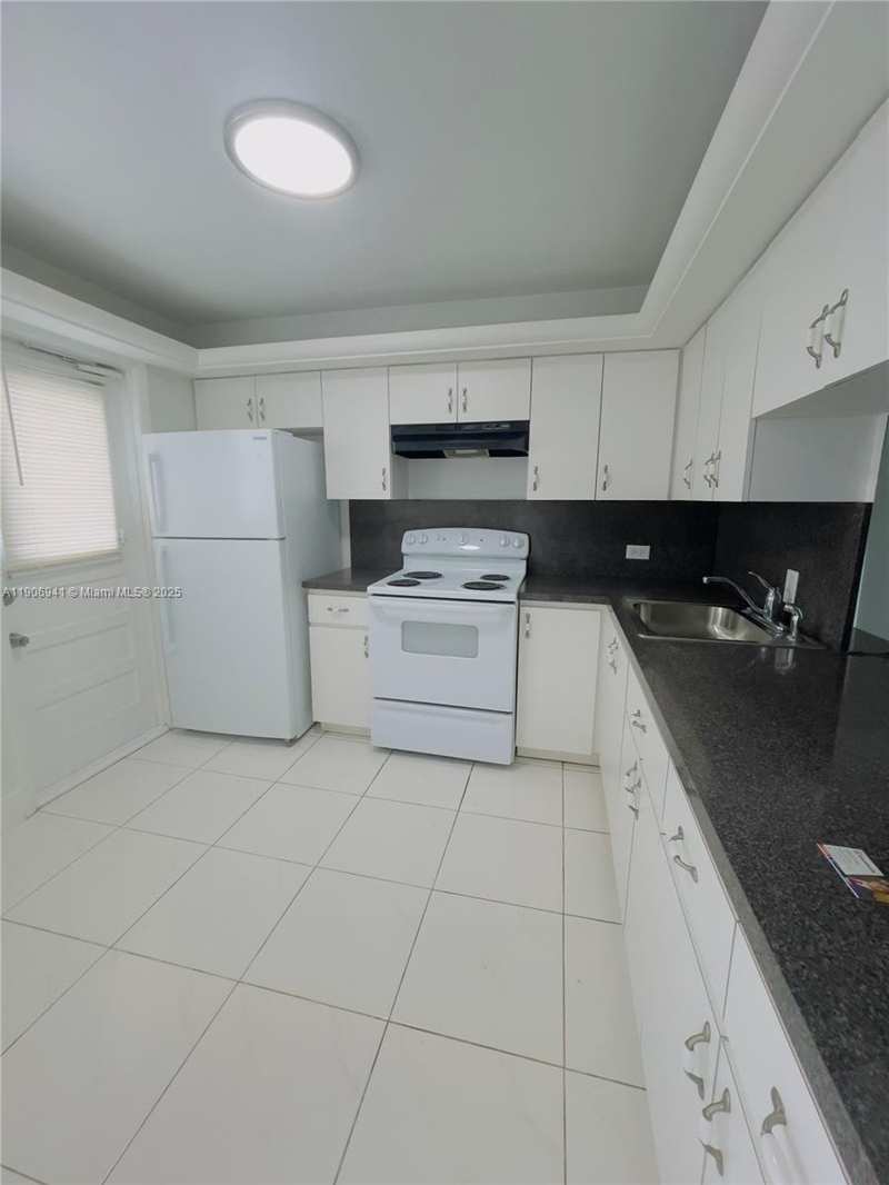 443 NE 195th St # 338, Miami FL 33179