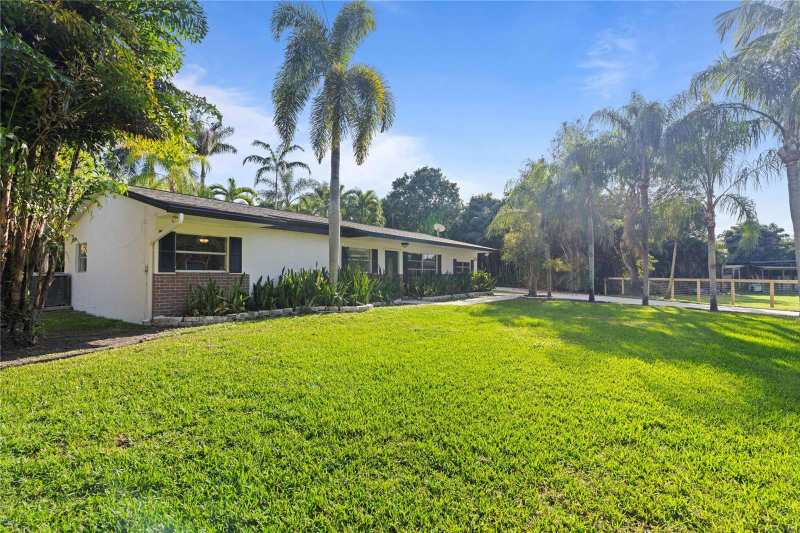 16900 SW 62nd Street, Southwest Ranches FL 33331