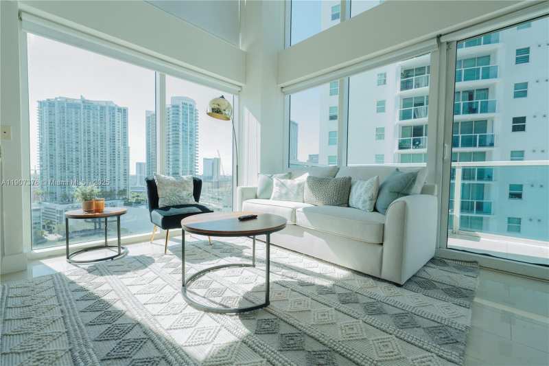 41 SE 5th St # 1217, Miami FL 33131