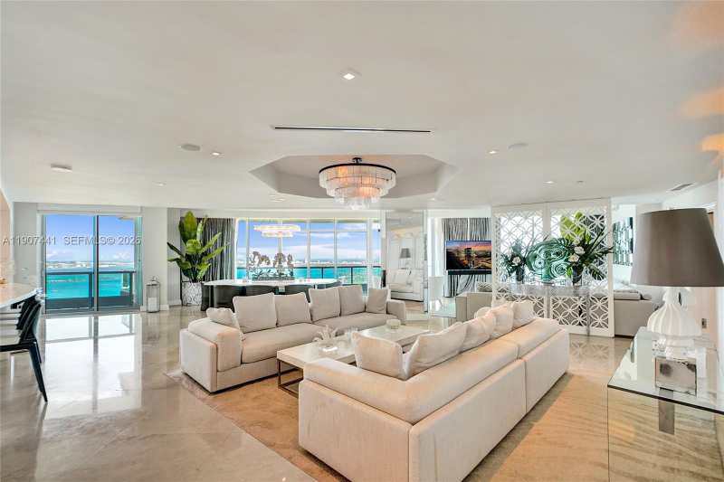 900 Biscayne Blvd # 6107, Miami FL 33132