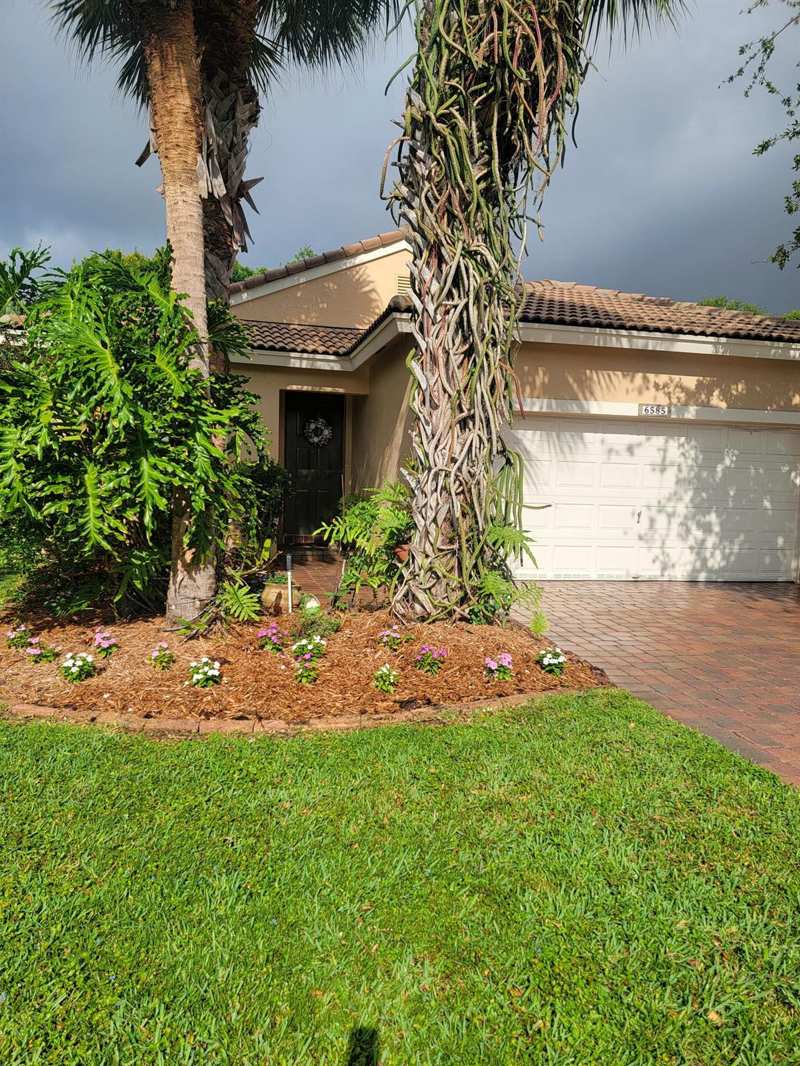 6585 Lurais Drive, Lake Worth FL 33463