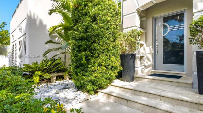 4805 Cherokee Ave, Miami Beach FL 33140