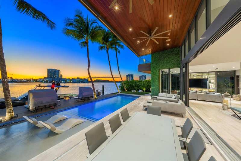 16470 NE 30th Ave, North Miami Beach FL 33160
