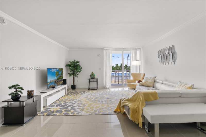 211 S Ocean Dr # 304, Hollywood FL 33019