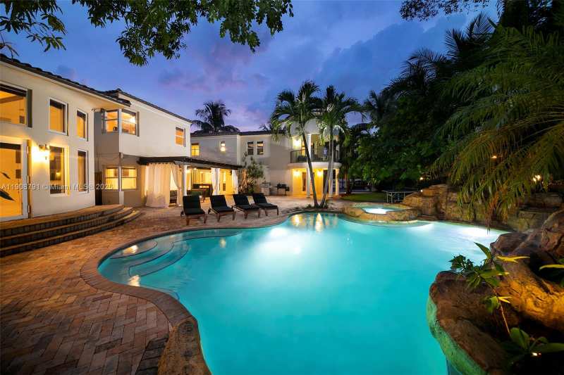 1051 NE 89th St, Miami FL 33138