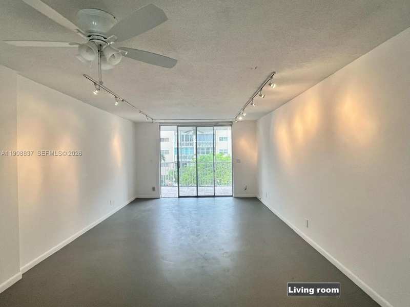 619 NE 14th Ave # 304, Hallandale Beach FL 33009