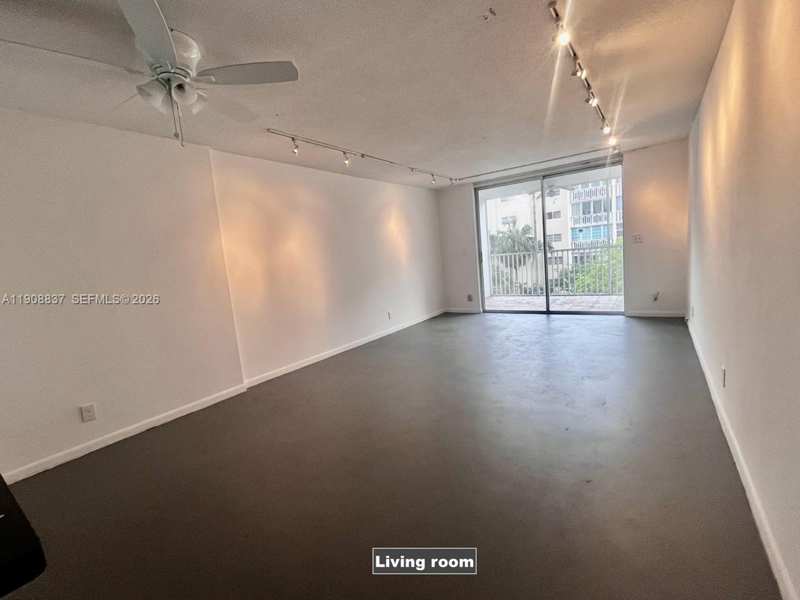 619 NE 14th Ave # 304, Hallandale Beach FL 33009