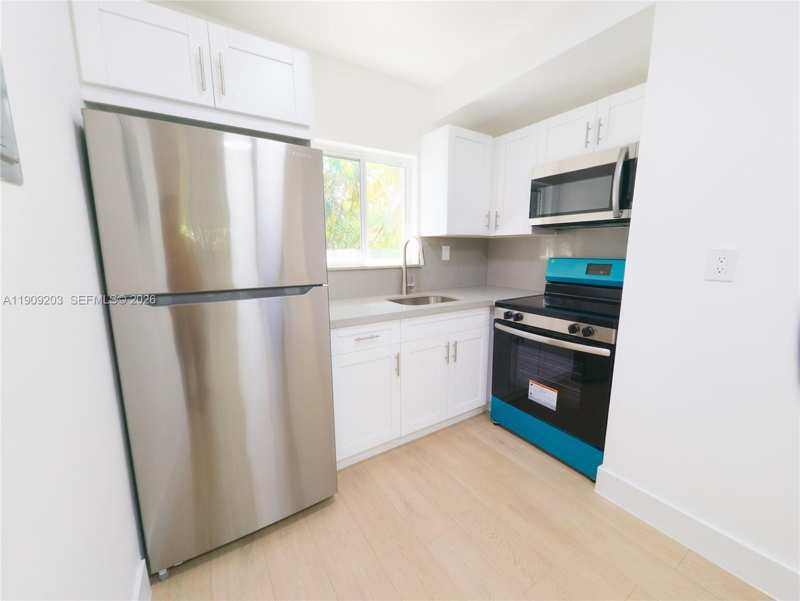 2000 NW 29th St # 4, Miami FL 33142