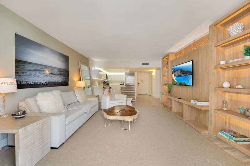 102 24th St # 1204, Miami Beach FL 33139