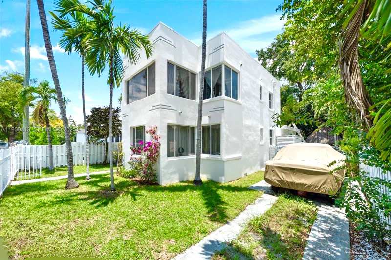 555 NE 70th St, Miami FL 33138