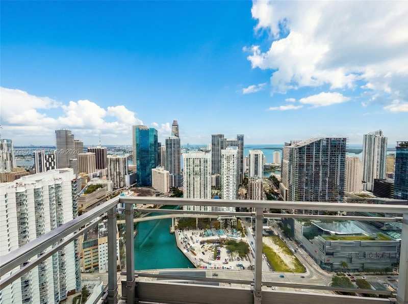 92 SW 3rd St, Miami FL 33130