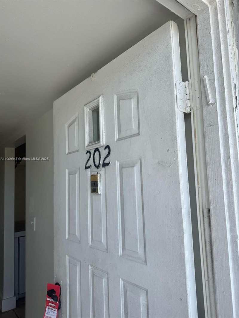 438 NE 210th Cir Ter # 4B, Miami FL 33179