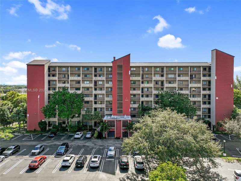 2206 S Cypress Bend Dr # 801, Pompano Beach FL 33069