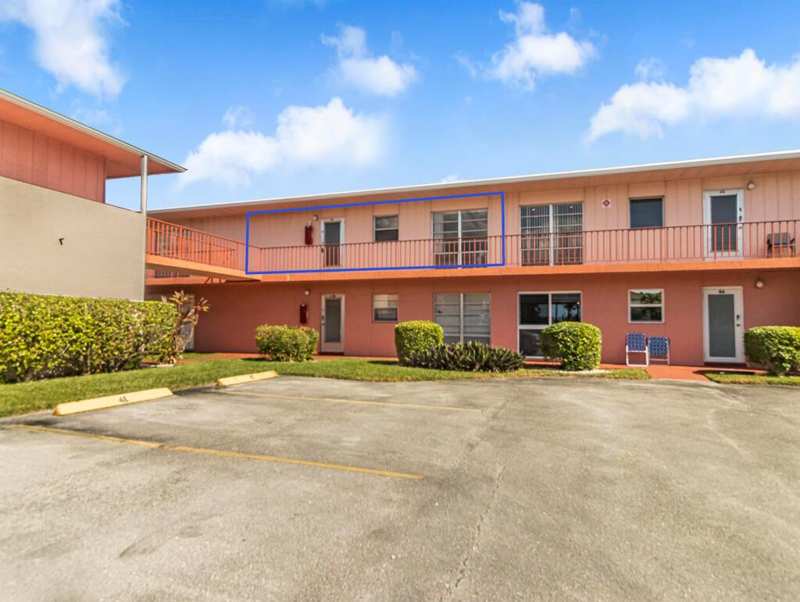4 Golfs Edge, West Palm Beach FL 33417
