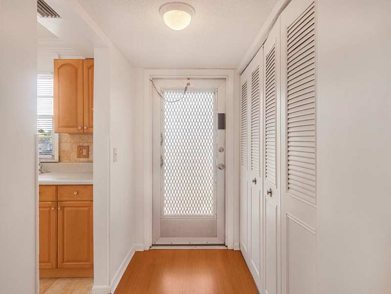 4 Golfs Edge, West Palm Beach FL 33417