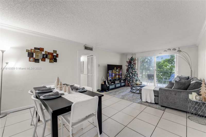 9320 Fountainebleau Blvd # 215, Miami FL 33172